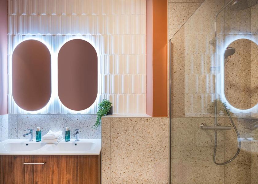 Ile-de-France Montevrain Four-Bedroom Penthouse Apartment