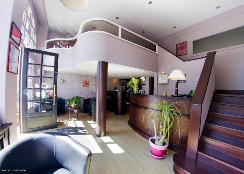 Brittany Saint-Malo Lobby