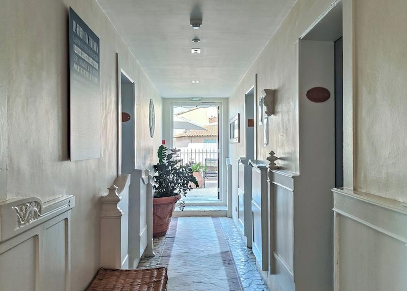 Provence - Alpes - Cote d'Azur Martigues Reception