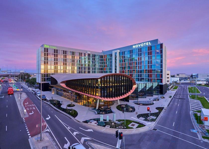 Victoria Melbourne Hotel Exterior