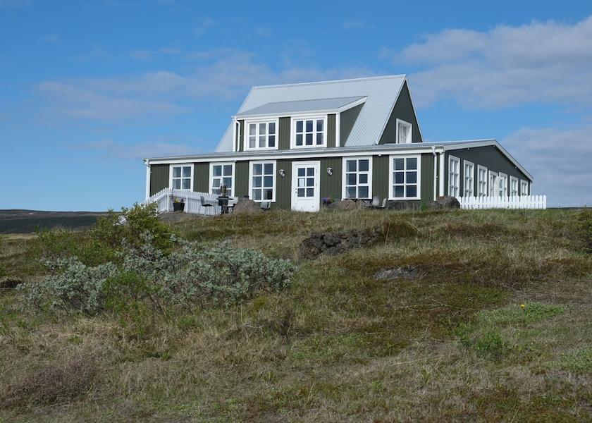 Northeast Region Laugar Facade