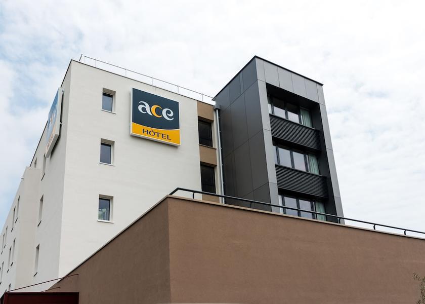 Normandy Saint-Contest Front of property