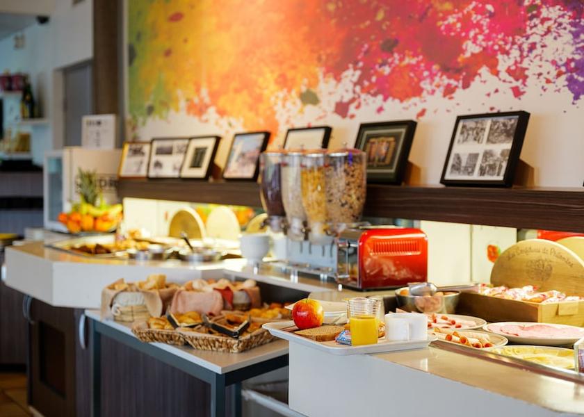 Hauts-de-France Fontaine-Notre-Dame Breakfast buffet