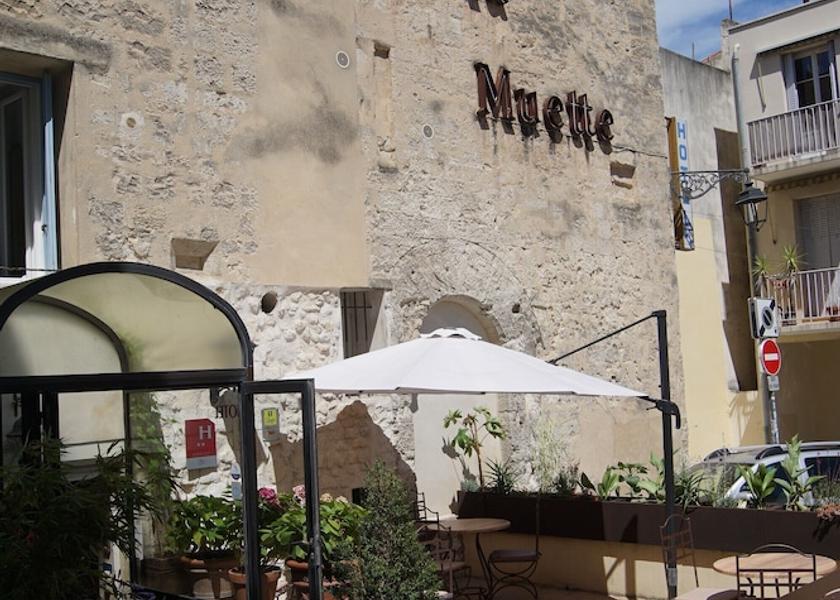 Provence - Alpes - Cote d'Azur Arles Facade