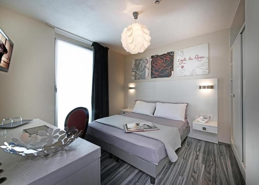 Lombardy Gardone Riviera Room