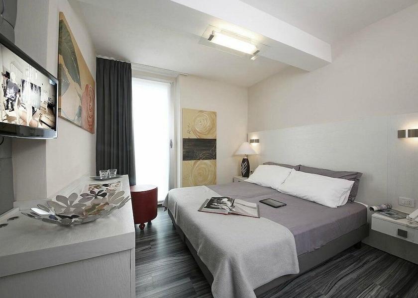 Lombardy Gardone Riviera Room