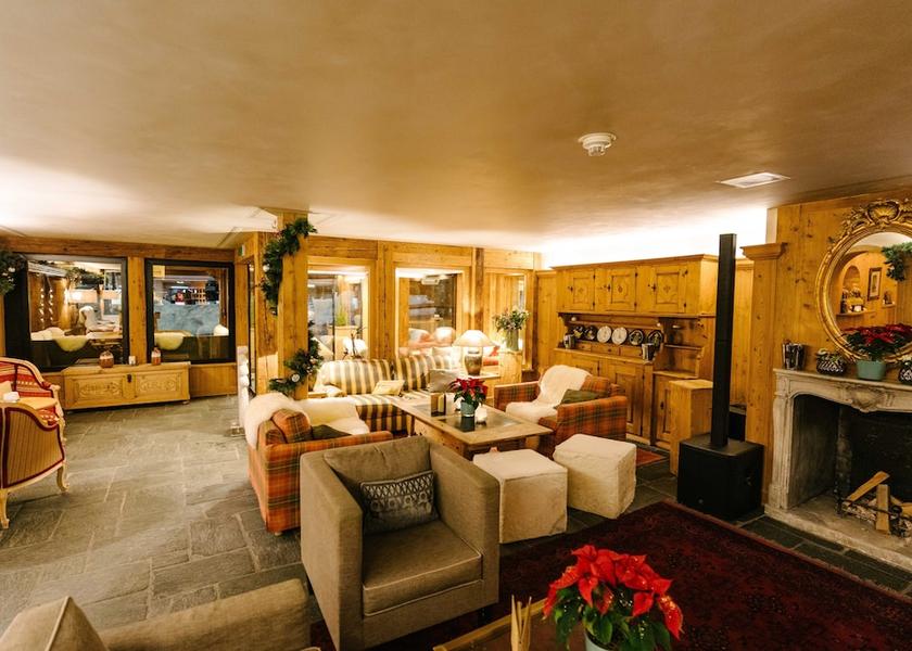 Graubünden Klosters-Serneus Lobby sitting area