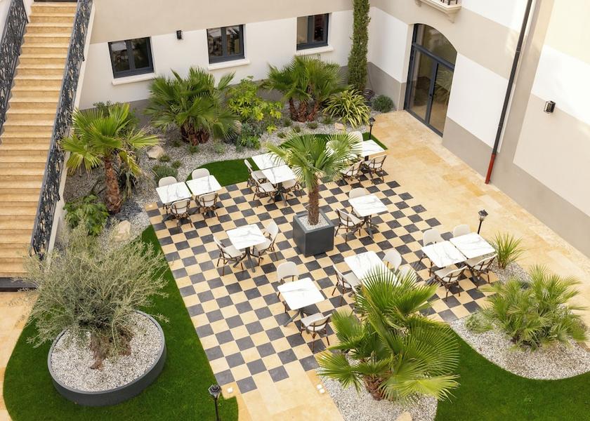 Bourgogne-Franche-Comte Sens Terrace