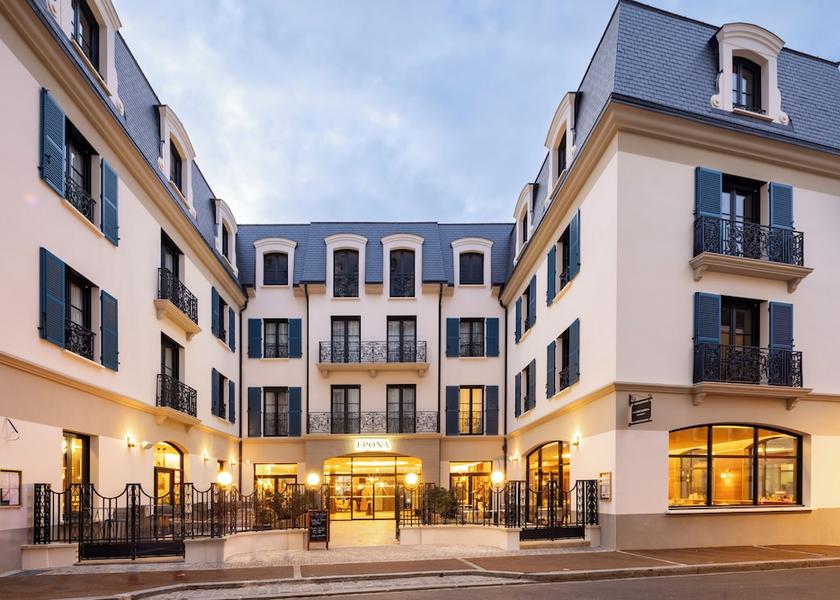 Bourgogne-Franche-Comté Sens Front of property