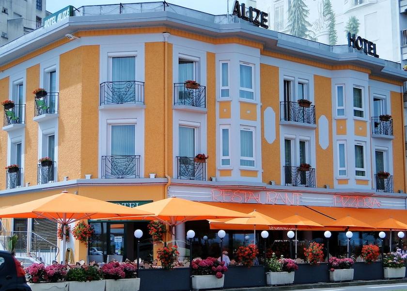 Auvergne-Rhône-Alpes Evian-les-Bains Front of property