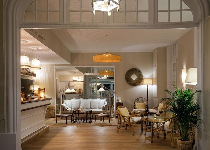 Normandy Courseulles-sur-Mer Lobby