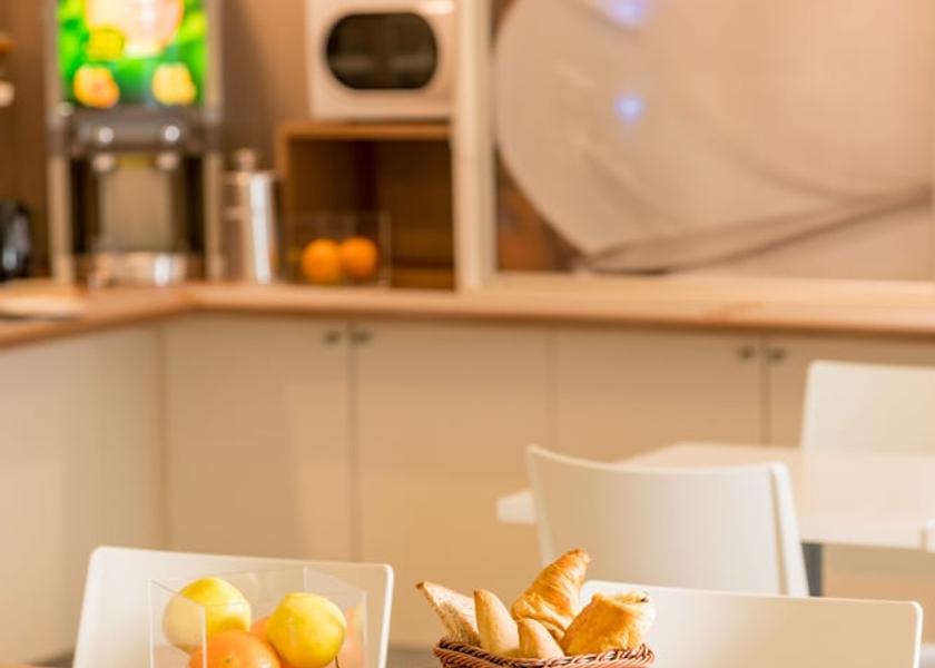 Provence - Alpes - Cote d'Azur Salon-de-Provence Breakfast Area