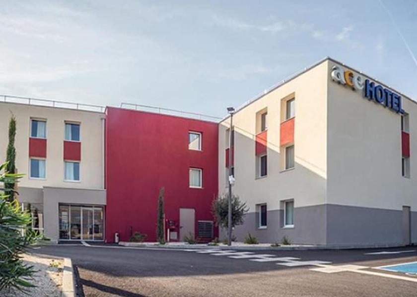 Provence - Alpes - Cote d'Azur Salon-de-Provence Garden