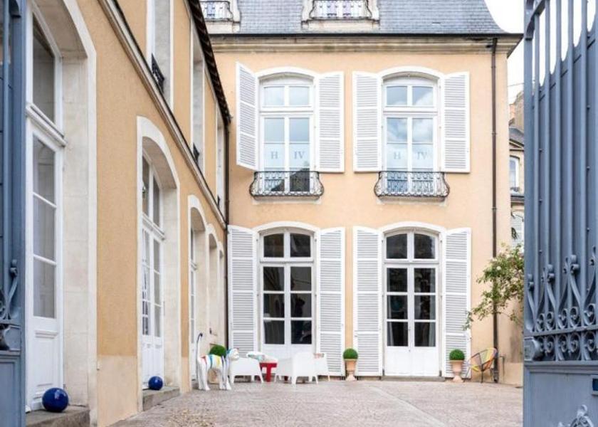 Pays de la Loire Le Mans exterior view