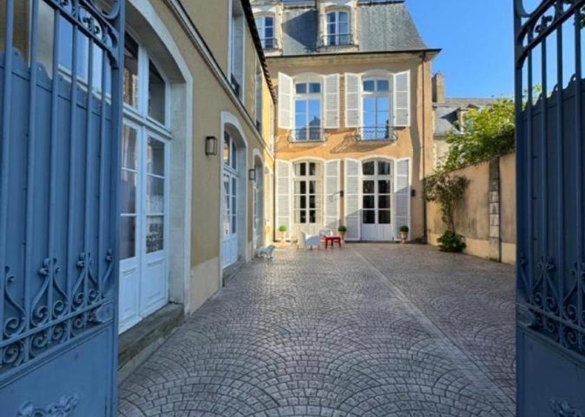 Pays de la Loire Le Mans exterior view