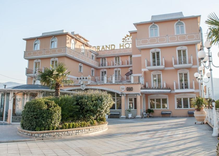 Campania Atena Lucana Front of property