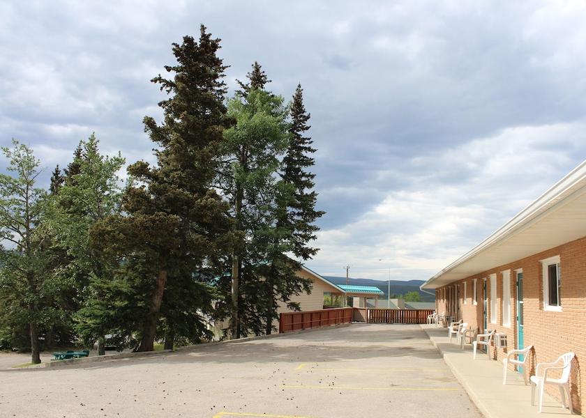 Alberta Hinton Exterior Detail