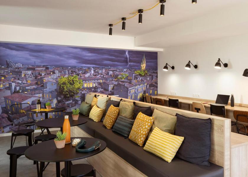 Occitanie Montpellier shared lounge/tv area