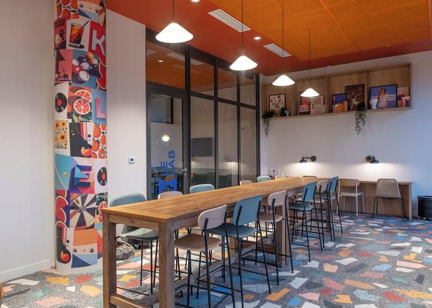 Ile-de-France Clichy Interior Entrance