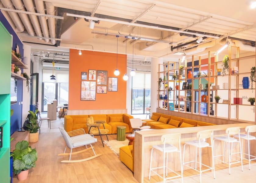 Ile-de-France Clichy Interior Entrance