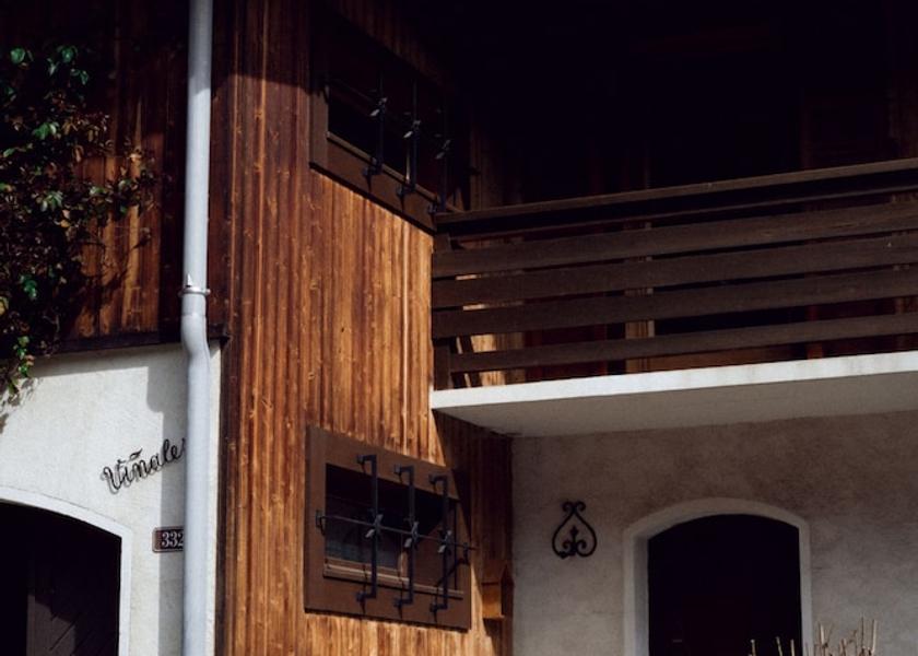 Auvergne-Rhone-Alpes Les Houches Entrance