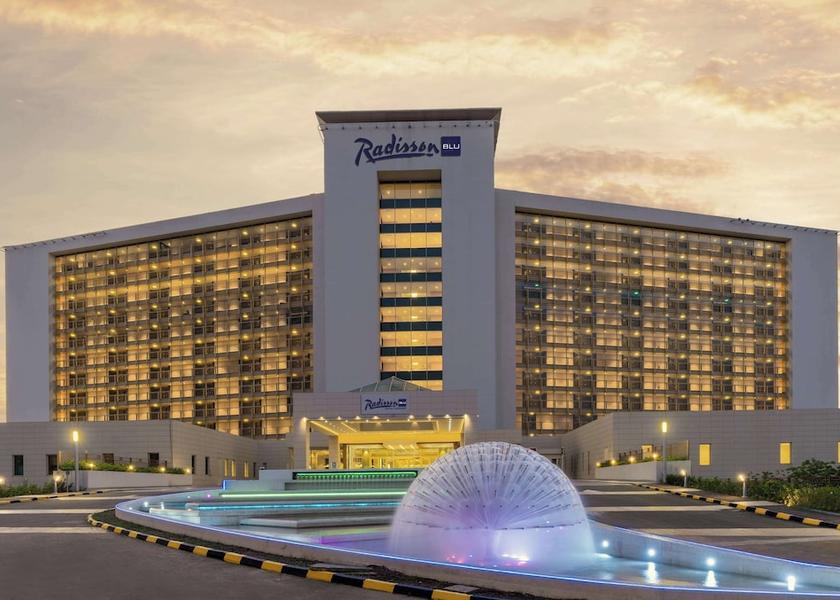  Conakry Exterior Detail