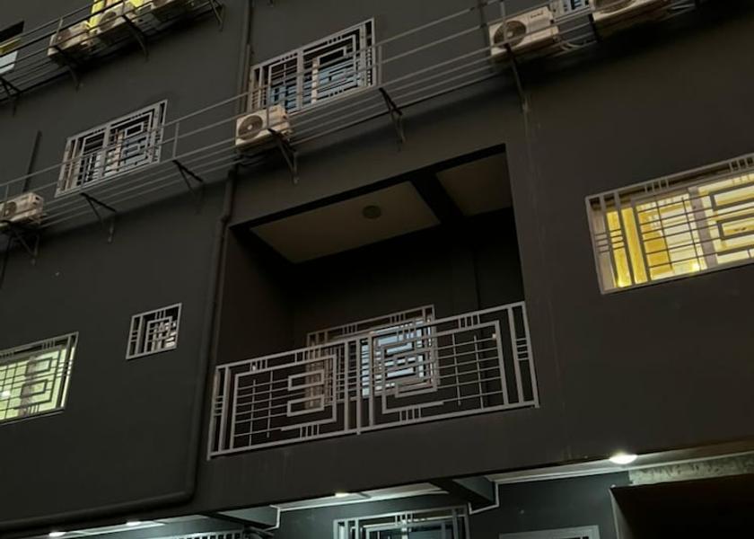  Conakry Exterior Detail