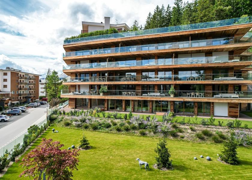 Valais Lens Exterior Detail