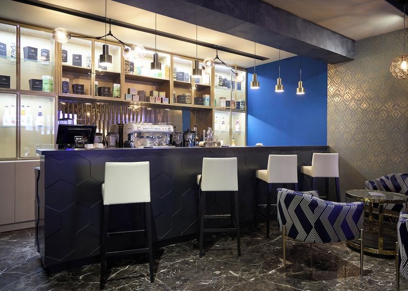  Algiers Lobby lounge