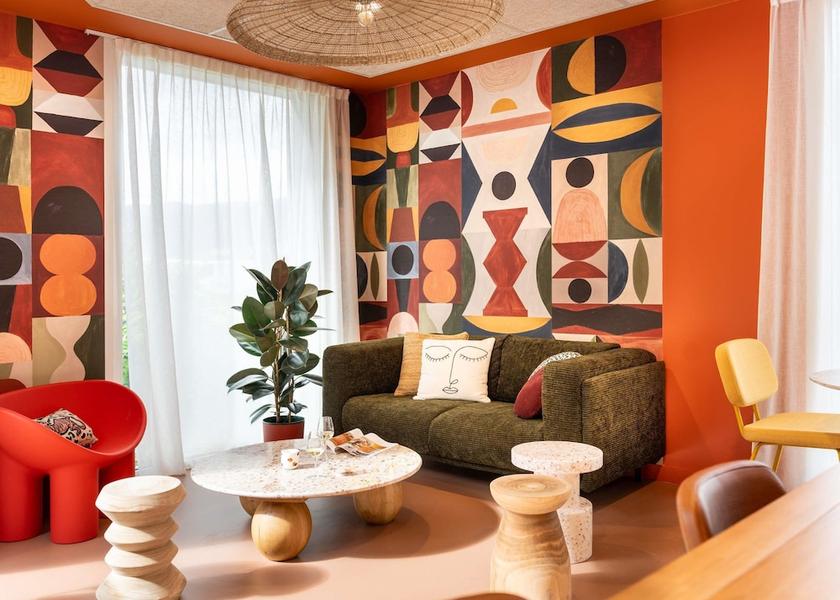 Auvergne-Rhone-Alpes Prevessin-Moens Bar