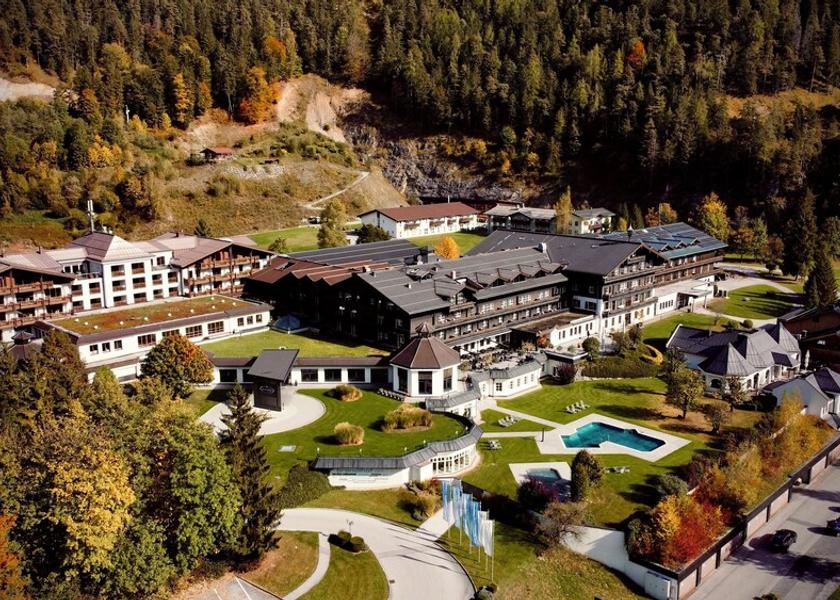 Salzburg State Saalfelden am Steinernen Meer Front of property