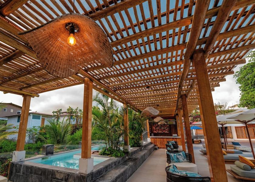 Galapagos Puerto Ayora Pool Side Bar