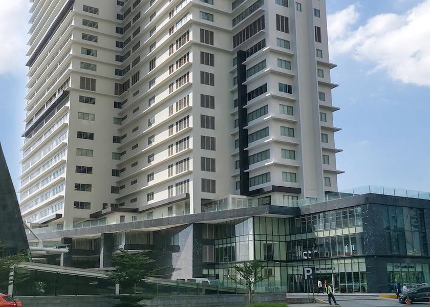  Taguig Exterior