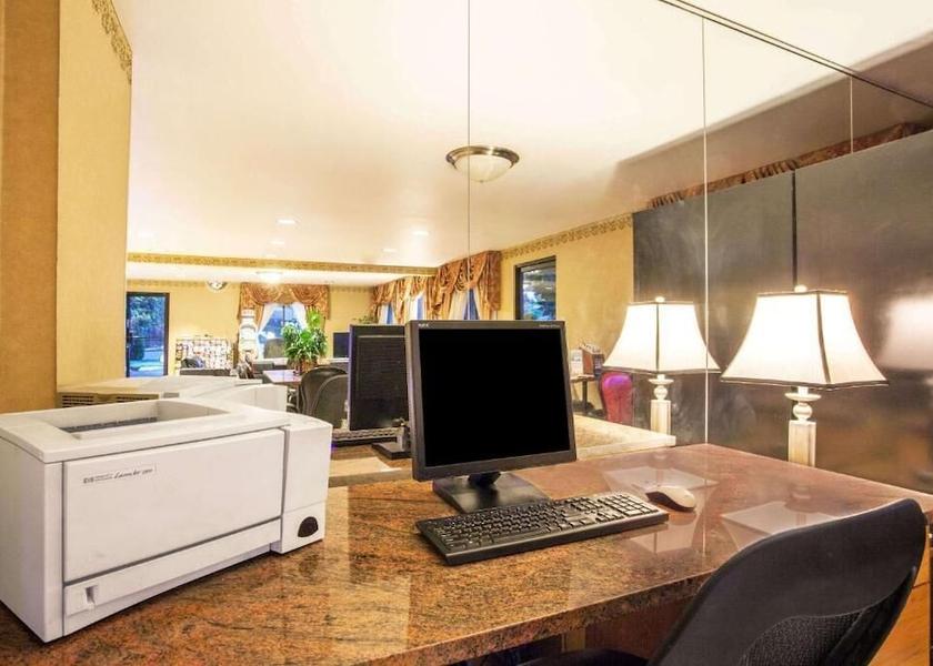 Washington Tukwila Living area