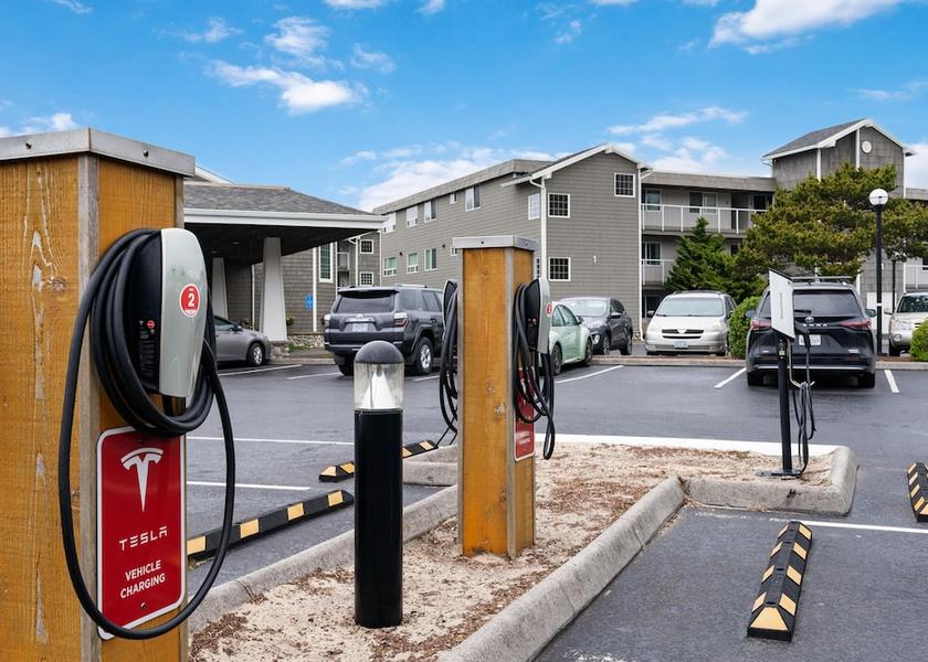 Electric vehicle charging station