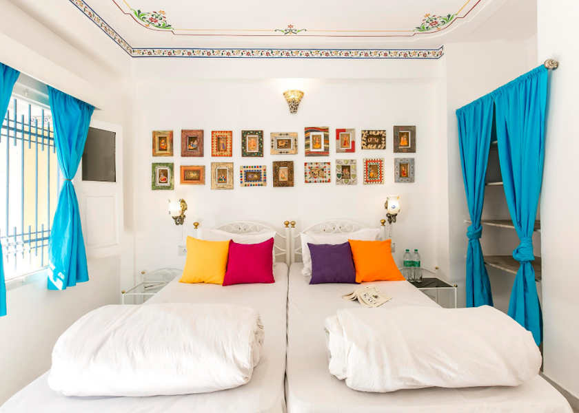 Rajasthan Udaipur Deluxe Private Room with Jacuzzi and Ensuite Bathroom	