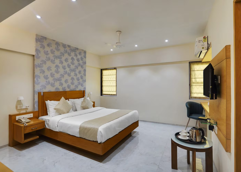 Maharashtra Pune Super Deluxe Room