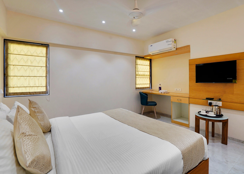 Maharashtra Pune Super Deluxe Room