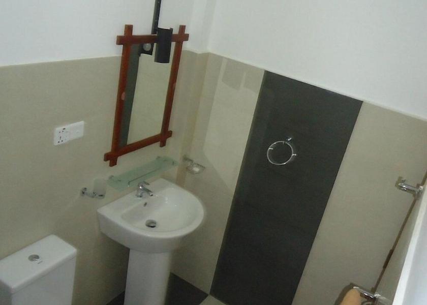 Hambantota District Tissamaharama Bathroom