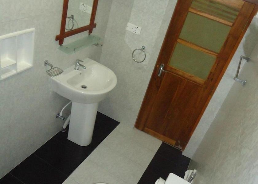 Hambantota District Tissamaharama Bathroom