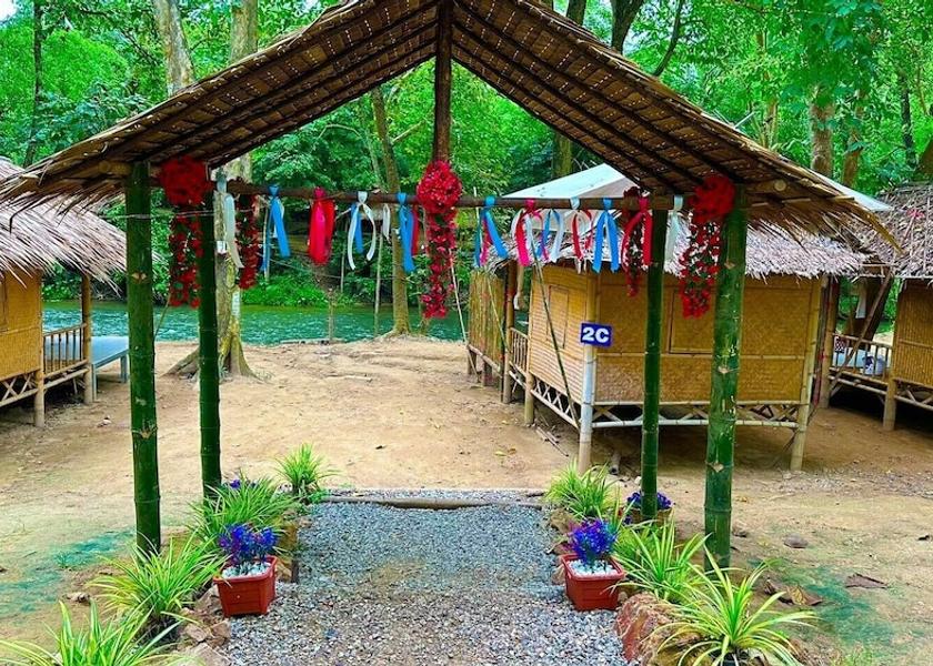 Ratchaburi Suan Phueng Interior Entrance