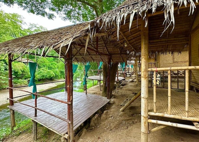 Ratchaburi Suan Phueng Exterior Detail