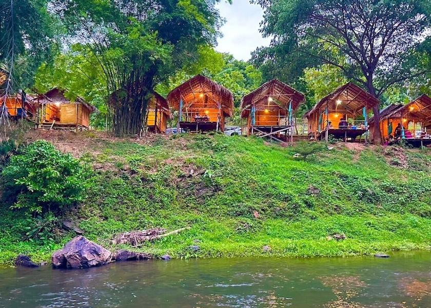 Ratchaburi Suan Phueng Facade