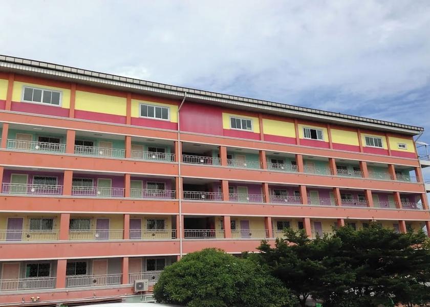 Nakhon Pathom Nakhon Chai Si Facade