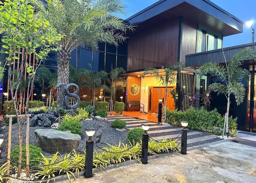 Suphan Buri U Thong Exterior Detail