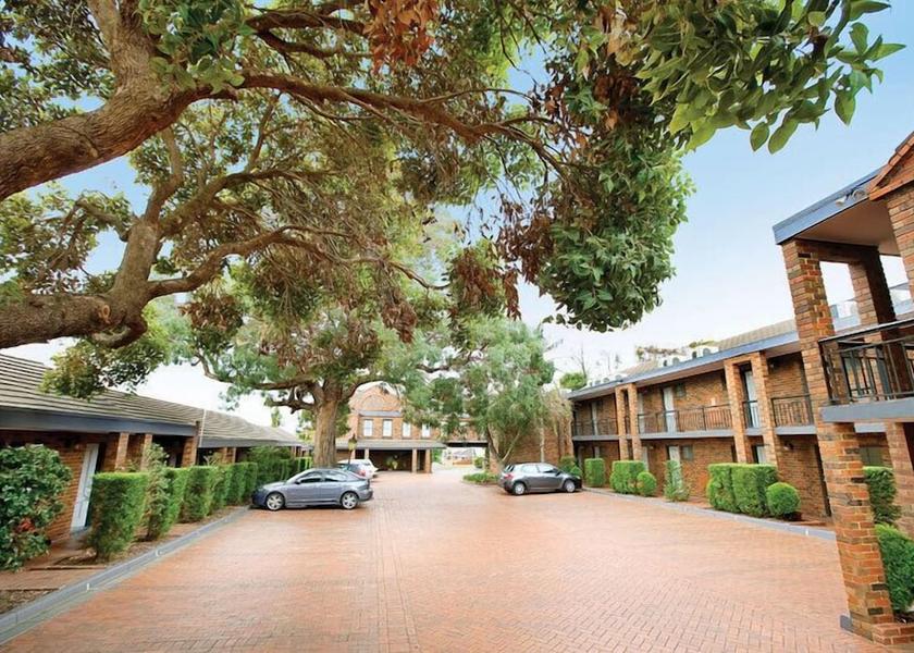 Victoria Highett Exterior Detail