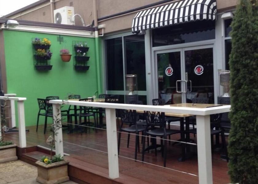 Victoria Yarrawonga Outdoor Dining