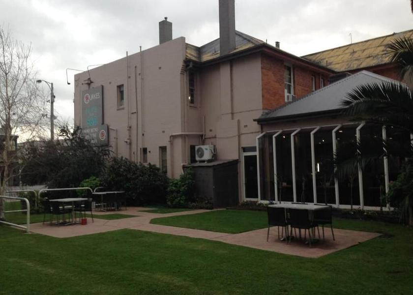 Victoria Yarrawonga Outdoor Dining