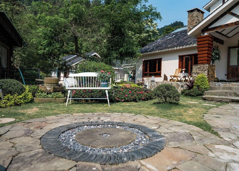 Hunan Zhangjiajie Courtyard