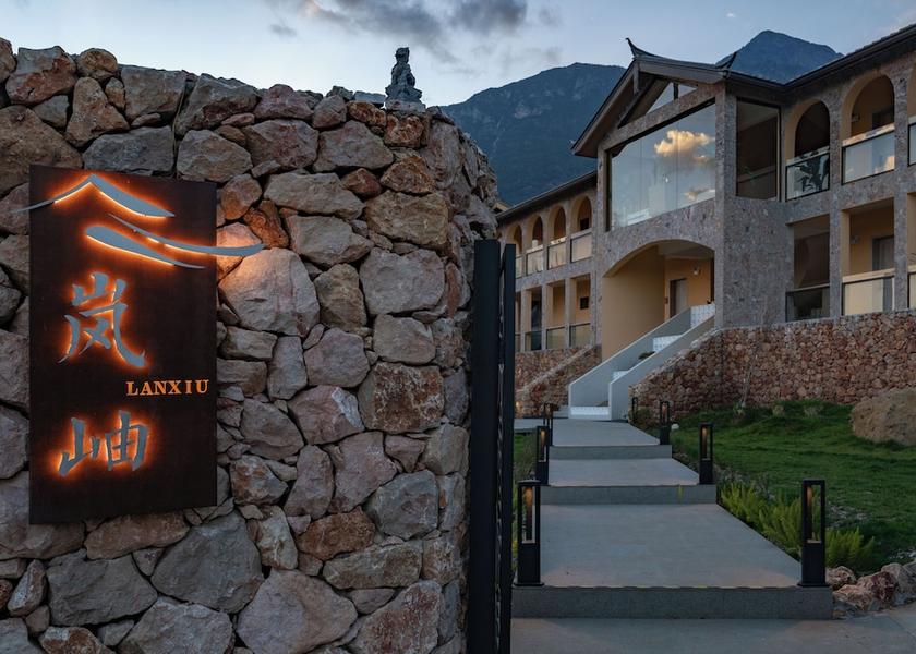 Yunnan Lijiang Courtyard